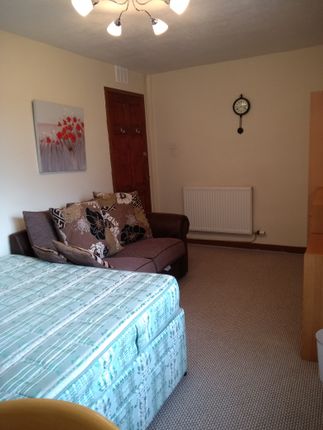 Room 2, 2c, Johnston Avenue, Stirling photo 3
