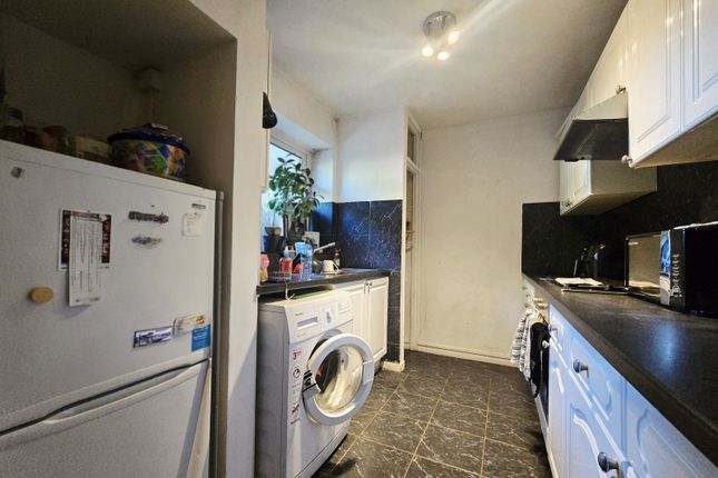 13 Honiton House, Warner Road, Camberwell photo 3