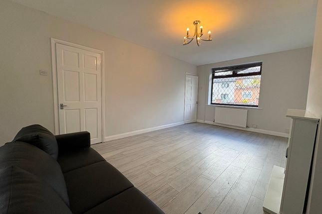 203 Rowrah Crescent, Manchester photo 4