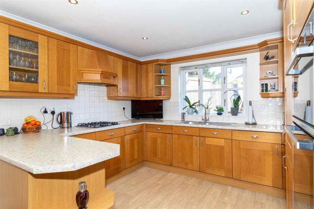 6, Swandean Close, Worthing photo 2