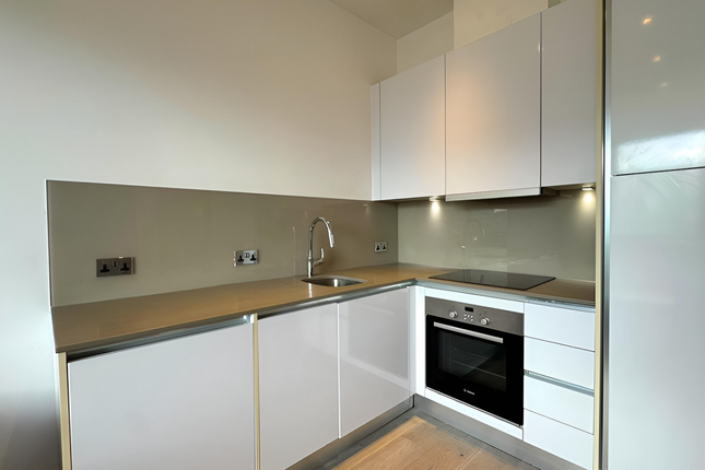 Flat 105, Slough photo 3