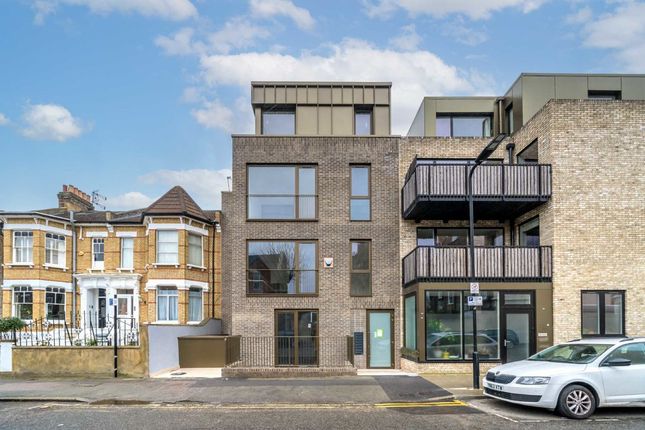 Thumbnail Flat for sale in Mildenhall Road, London