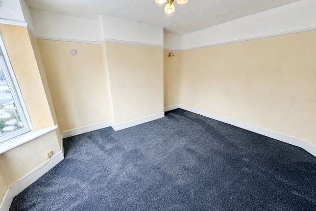 10, Ashmore Crescent, Poole photo 3