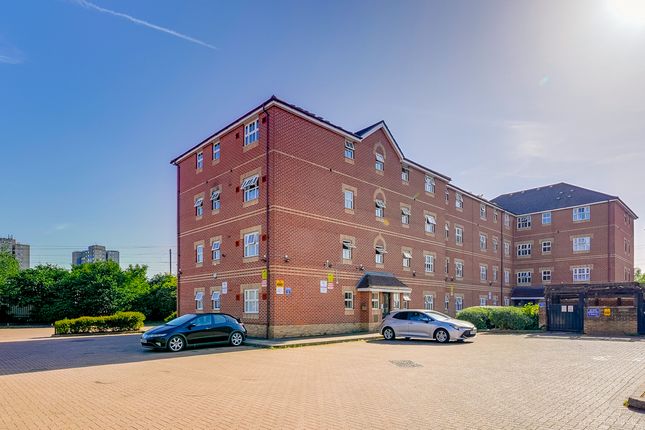 Flat 20, Berberis Court, Hyacinth Close, Ilford photo 3