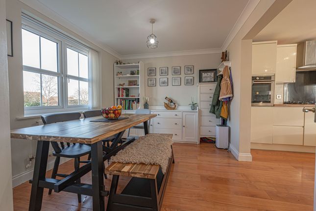 5 Rockfield Rise, Caldicot photo 3