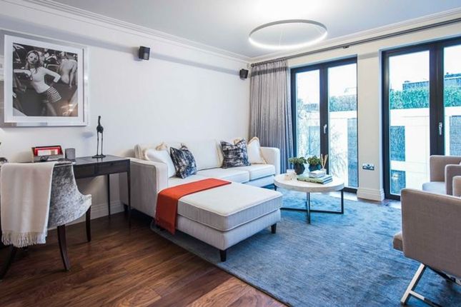 2-bed flat on Flat 8, 161 Fulham Road, London, £6,002/mo