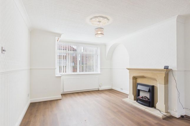 St. Catherines Crescent, Leamington Spa photo 3