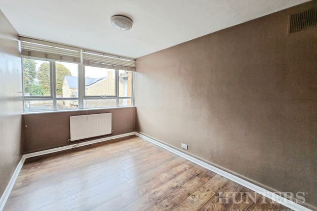 Flat 3, Strathmore House 31-33, High Street, Carshalton photo 5