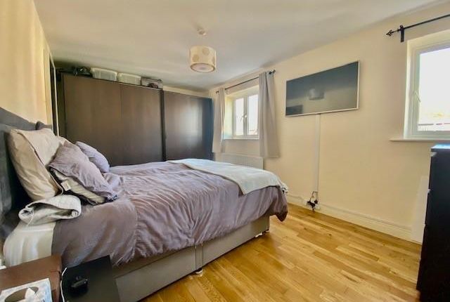 7, Walker Place, Old Woking photo 4
