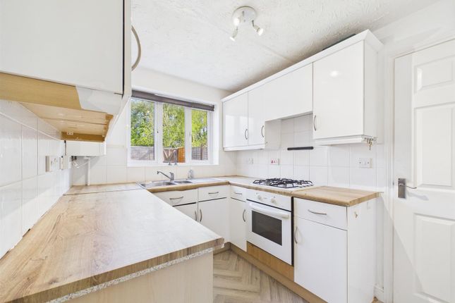 42, Stratfield Way, Kettering photo 3