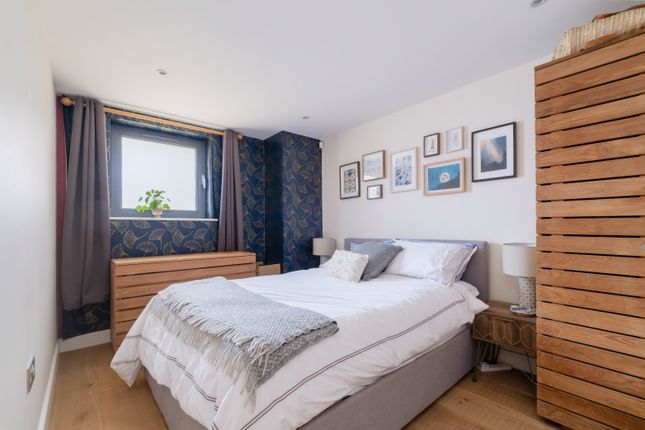 44, Wood Wharf Apartments, Horseferry Place, London photo 4