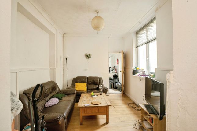 8, Harriet Street, South Glamorgan photo 5
