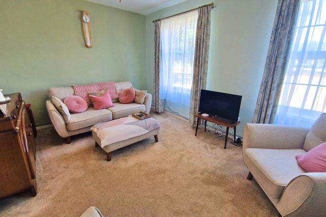 44, WOODLAND AVENUE, PORTHCAWL photo 3