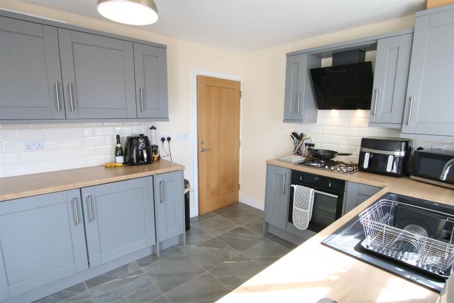 Town house for sale in Commonside, Westwoodside, Doncaster