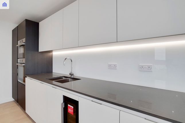 36 Sandpiper Building, 44, Newnton Close, London photo 4