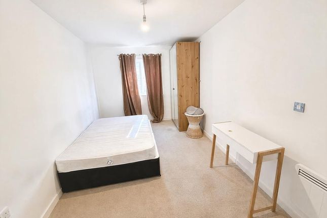 20, aspects court, slough photo 3