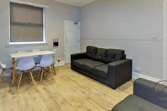 A Modern And Inviting Living Room With A Sleek Bla...