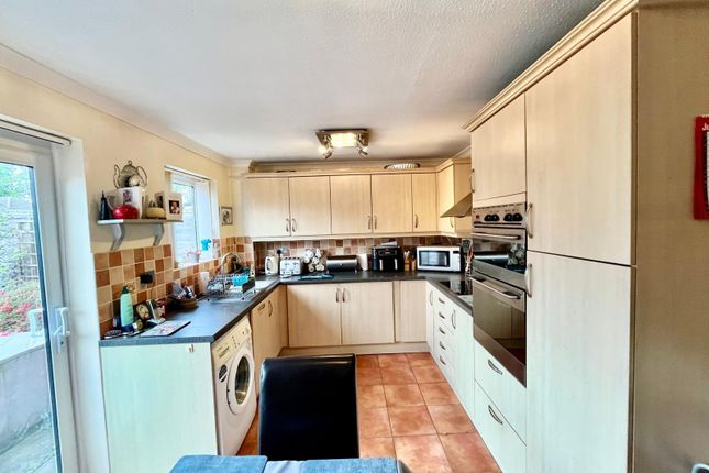 2 Cypress, Newport Pagnell photo 3