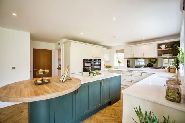 21, Roundwell Park, Bearsted, Maidstone photo 2