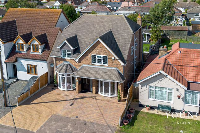 48 The Parkway, Canvey Island photo 2