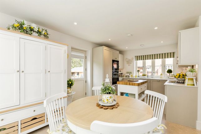 3, Barnfield Shaw, Billingshurst photo 4