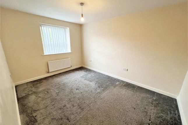 27 Ferridays Fields, Telford photo 4