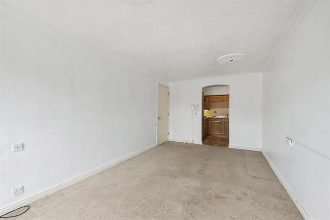9 Davis Court, Marlborough Road, St. Albans photo 4