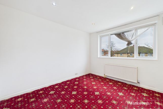 31, Glebe Crescent, Middlesex photo 3