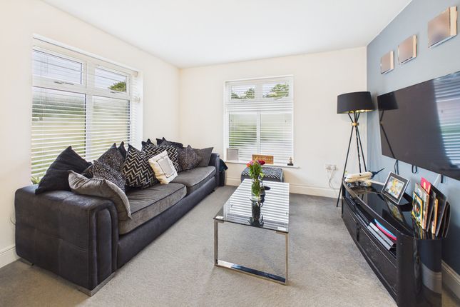 8 Sherpa House, Montgomery Avenue, Hemel Hempstead photo 3