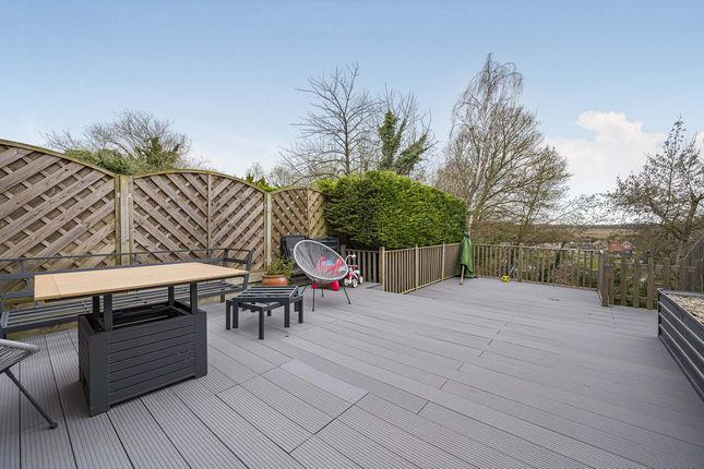 64, Beacon Drive, Dartford photo 4