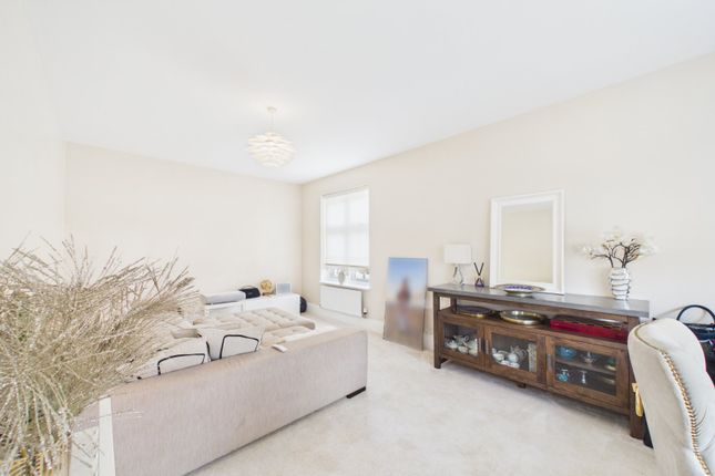 Thackeray Drive, Warfield photo 2