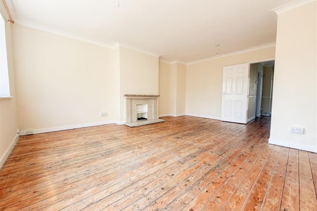 120, Attfield Walk, Eastbourne photo 3