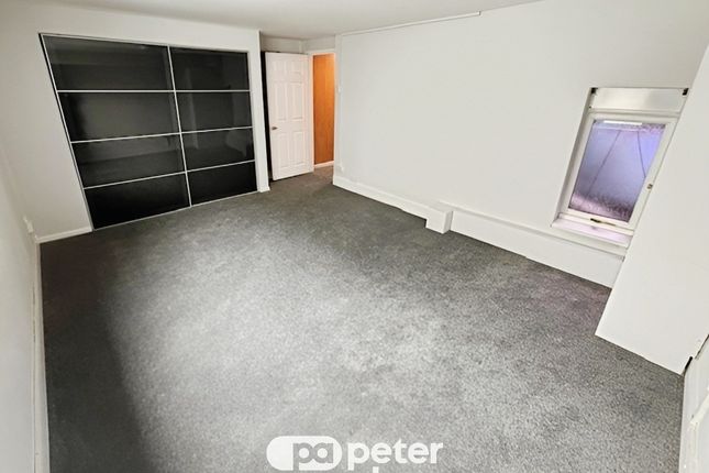 Flat to rent in Pontygwindy Road, Caerphilly