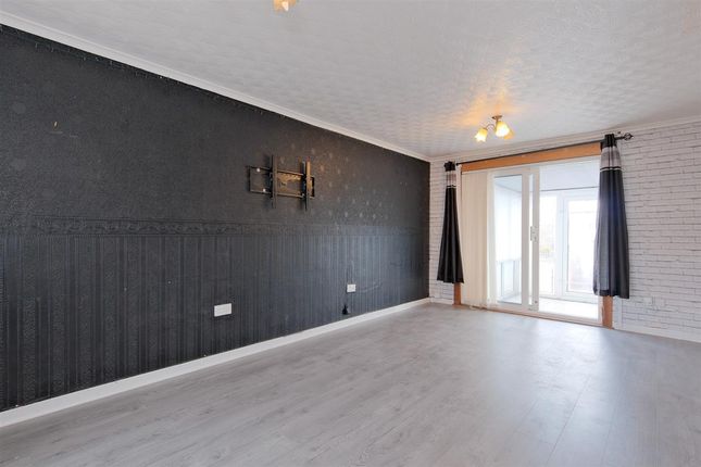 5, Flemington Gardens, Whitburn photo 4
