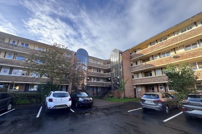 2-bed flat on Minster Court, Liverpool, £60,000