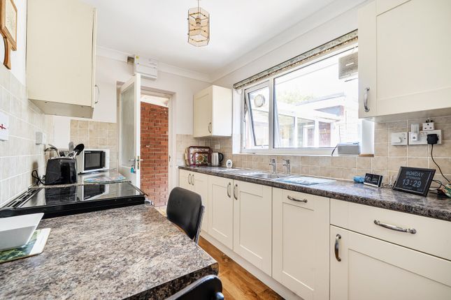 5, Marlborough Close, Axminster photo 4