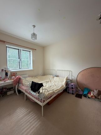 10 Charles Church Walk, Ilford photo 5