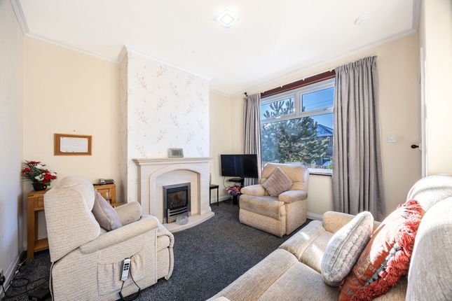51 Booth Crescent, Rossendale photo 2