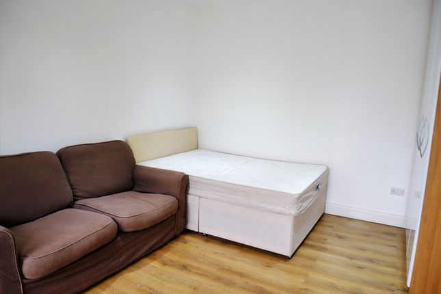 Worton Road, Isleworth photo 3