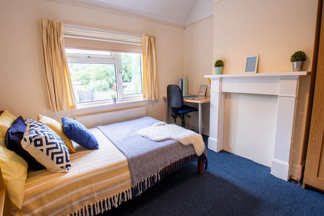 Room to rent in Clifton Gardens, Canterbury, Kent