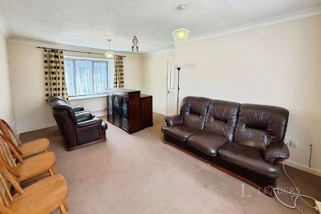 16, Ennismore Green, Bedfordshire photo 2