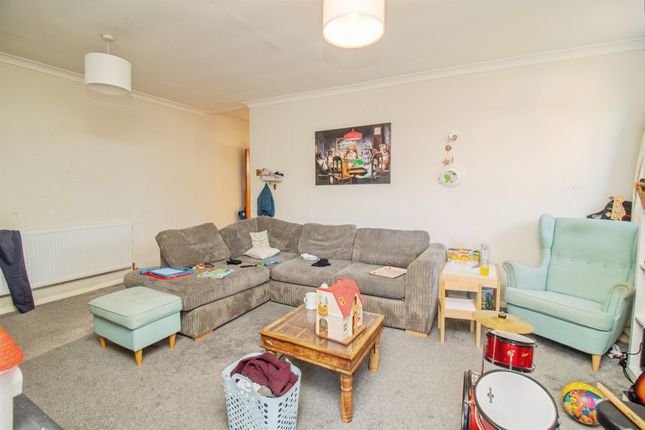 35, Theydon Avenue, Milton Keynes photo 3