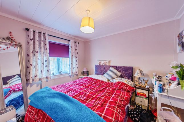 23, Riverbank Close, Marina View, Lincoln photo 3