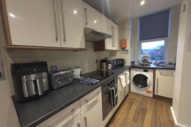 8, Royal Park Grove, Leeds photo 3