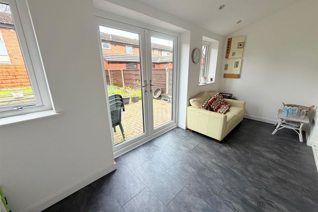 203, Newmarket Road, Ashton-Under-Lyne photo 2
