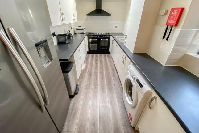 38, 3Alma St, London photo 2