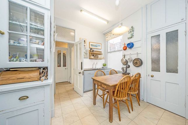 Flat 58, Gordon Mansions, Torrington Place, London photo 4