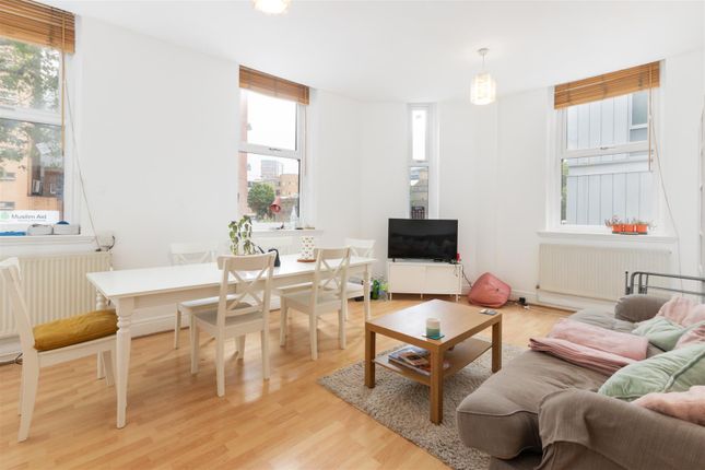 Flat to rent in Whitechapel Road, London