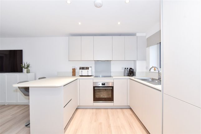 2-bed flat on Eden Road Langley, Maidstone, £250,000