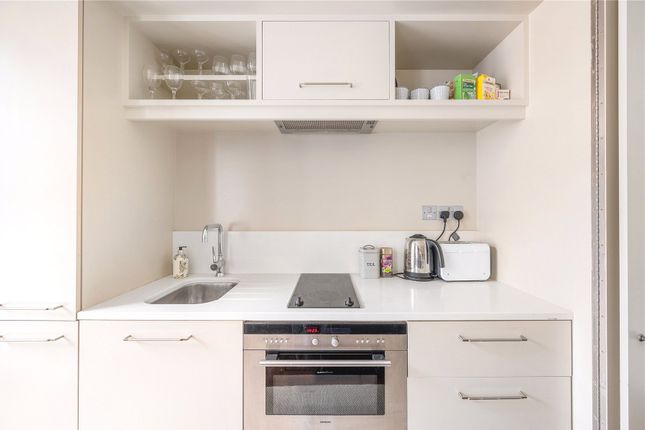 Flat 3, 117, Ebury Street, London photo 4